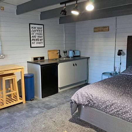Cosy, Self-Contained Garden Room In City Centre! Χέρεφορντ Εξωτερικό φωτογραφία