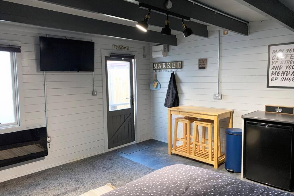 Cosy, Self-Contained Garden Room In City Centre! Χέρεφορντ Εξωτερικό φωτογραφία